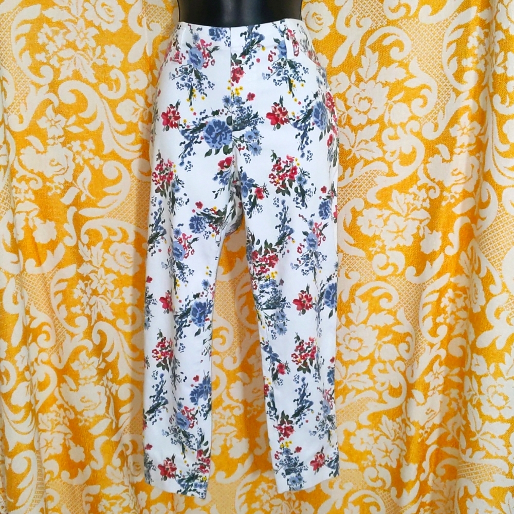 Large Floral Jeggings size Large by Time and Tru